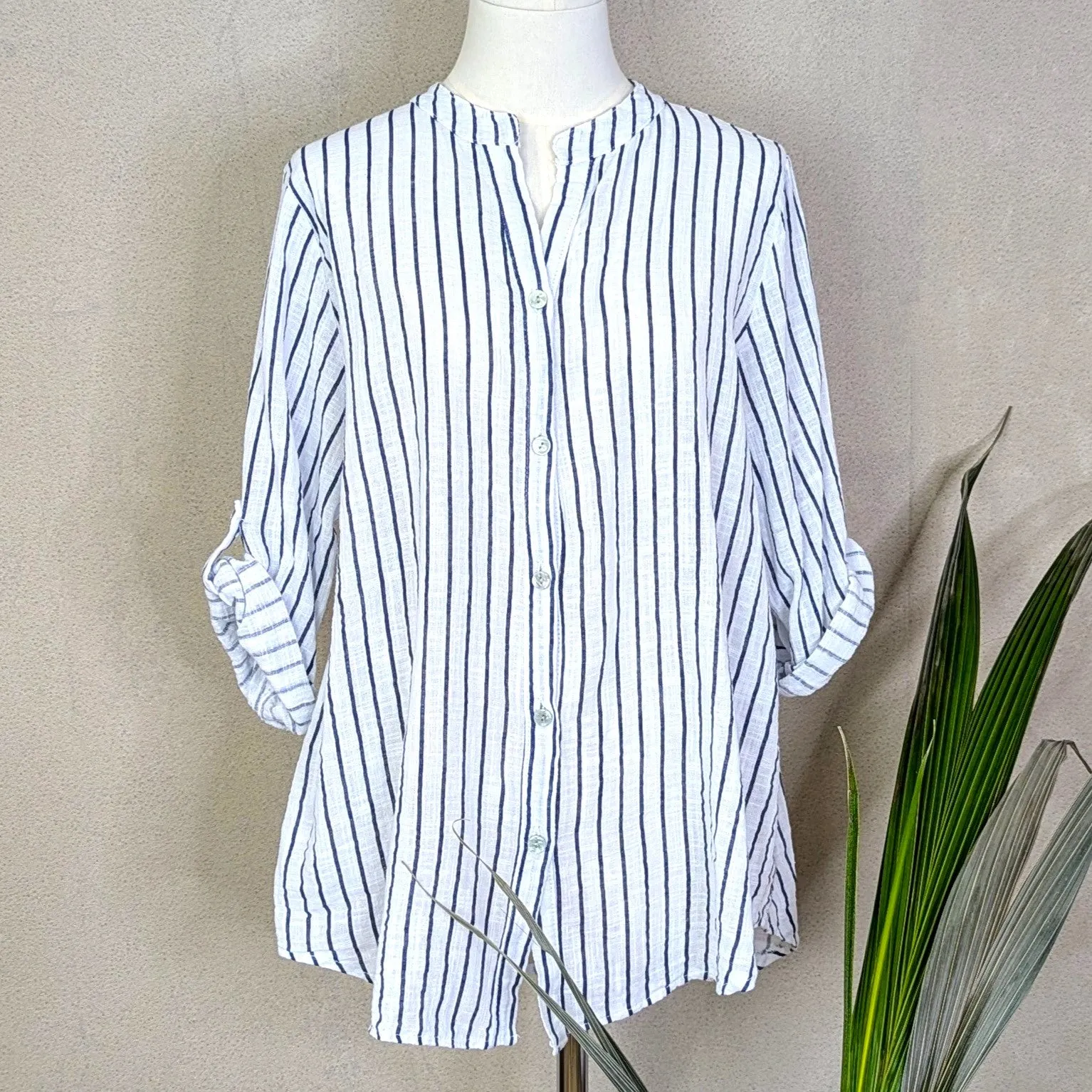 Button down pin striped cotton collarless shirt (M)