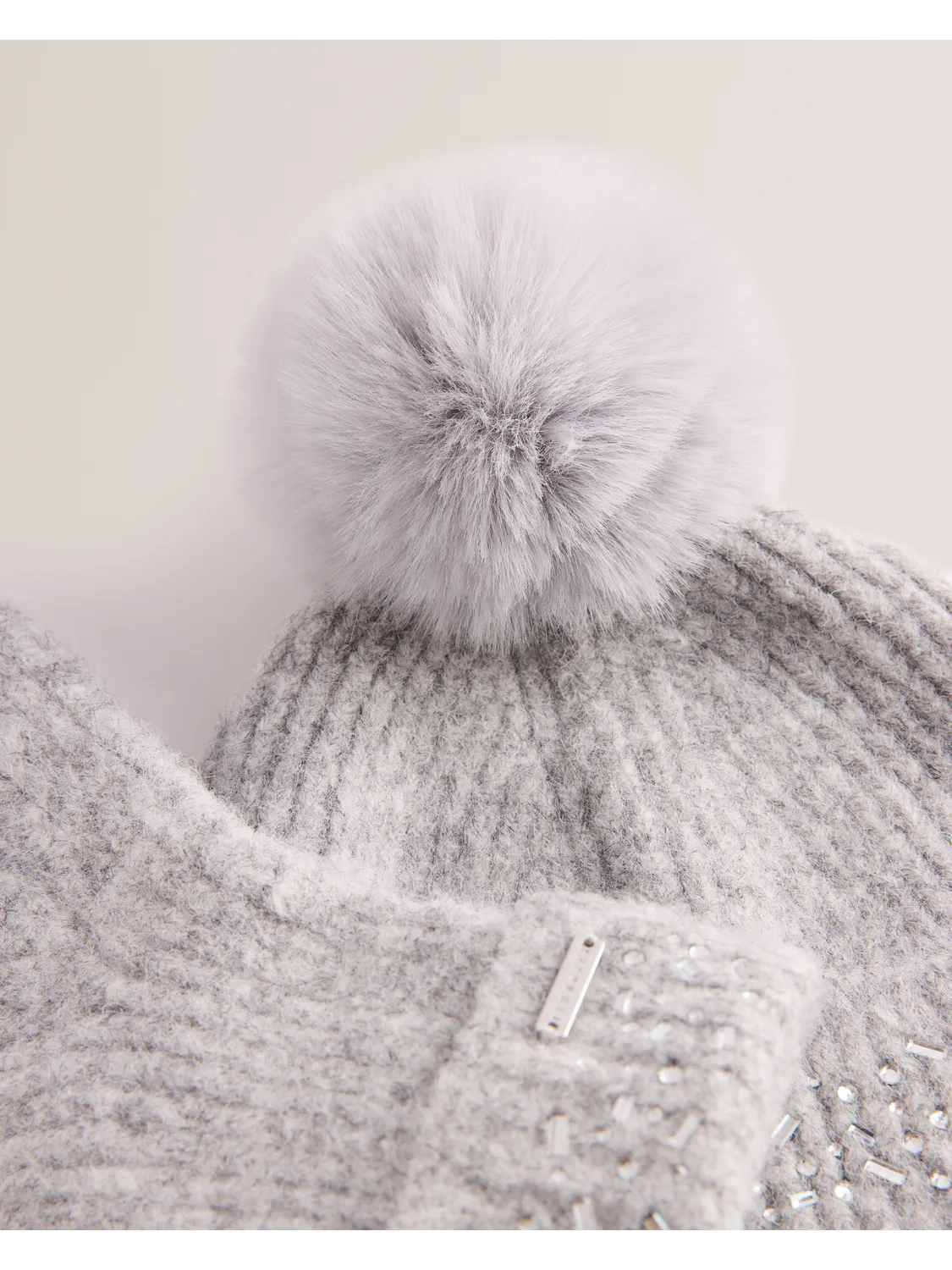 KERIIS | GREY