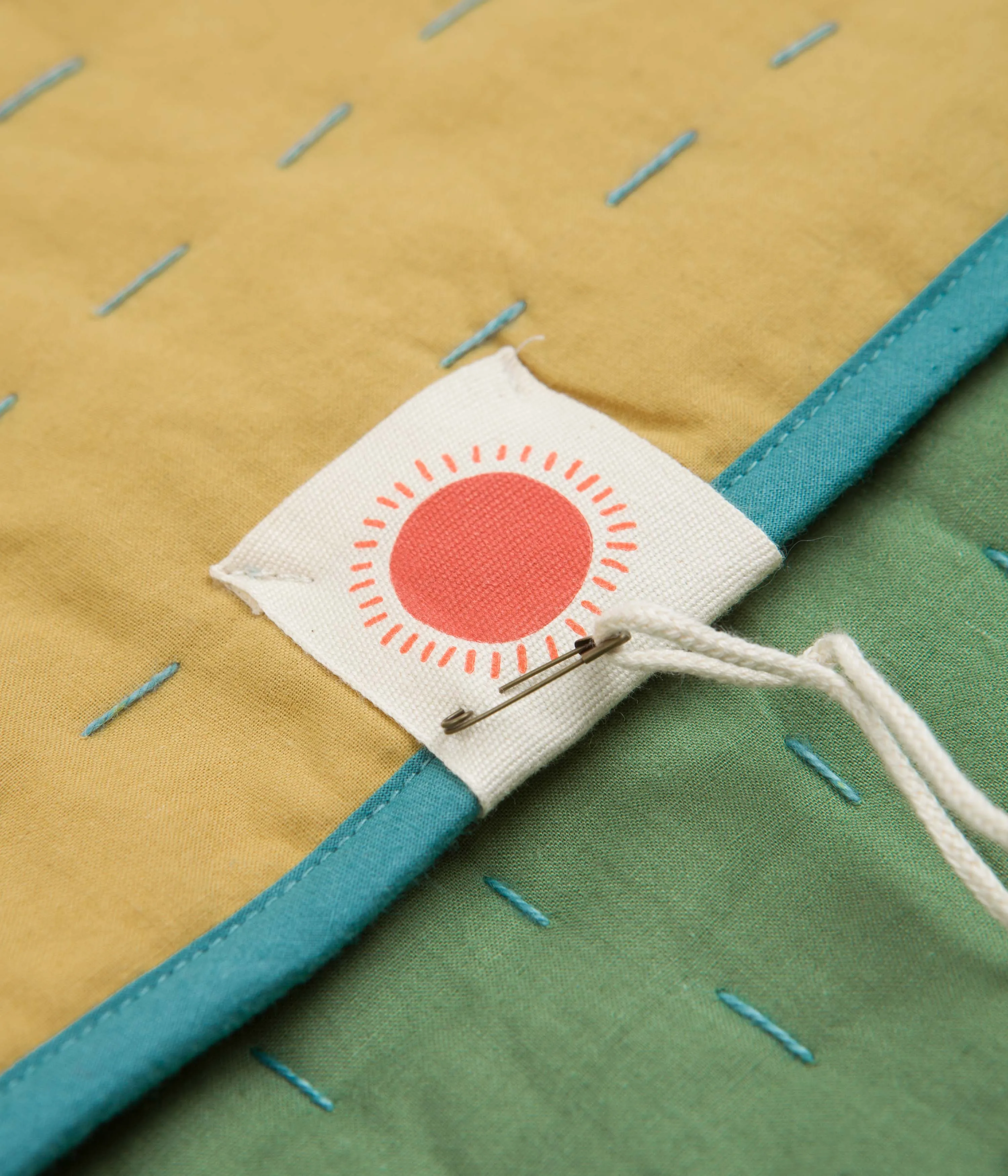 Mollusk Quilted Blanket - Mustard / Moss